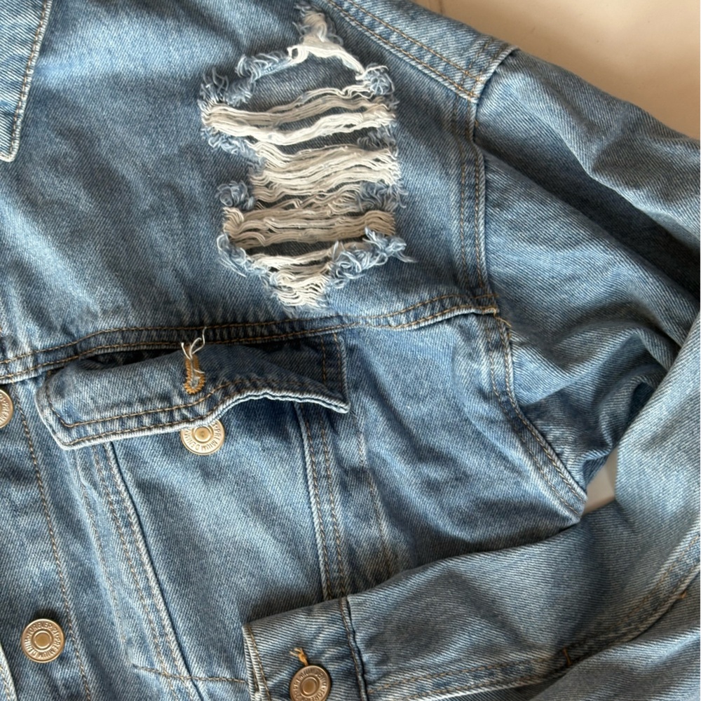Forever 21 Distressed Denim Jacket Size Small - Picture 4 of 9